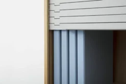 Normann Copenhagen Jalousi Cabinet Low Opbergkast Grijs -Flos Winkel x886x886 normann copenhagen jalousi cabinet high opbergkast1.jpg.pagespeed.ic .peWv5PqPUu