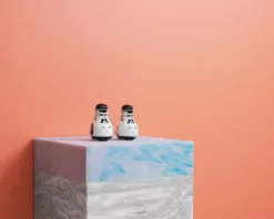 Normann Copenhagen Friends Peper- En Zoutstel -Flos Winkel x886x886 normann friends salt pepper sfeer4.jpg.pagespeed.ic .1u qnlUsnT