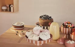 OYOY Toppu Schaal Ø15 Caramel -Flos Winkel x886x886 oyoy toppu schaal op voet 2711.jpg.pagespeed.ic .lfmHjH85Qt