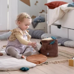 Sebra Hide And Seek Speelgoed Boomstam -Flos Winkel x886x886 sebra hide and seek speelgoed boomstam3.jpg.pagespeed.ic .l5ID87oN58