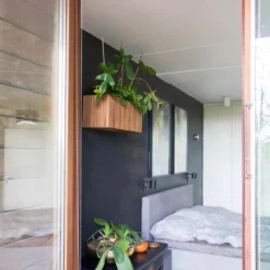 Squarely Copenhagen GrowWIDE Balkon Plantenbak, Dark Oak, Bruin Leer 48cm -Flos Winkel x886x886 squarely growwide balkon plantenbak incl reservoir 60x22 dark oak7.jpg.pagespeed.ic .EIzEXB 88b