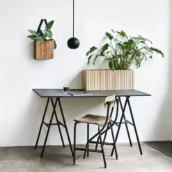 Squarely Copenhagen GrowWIDE Balkon Plantenbak, Natural Ash, Fabric Groen 48cm -Flos Winkel x886x886 squarely growwide balkon plantenbak incl reservoir 60x22 natural ash8.jpg.pagespeed.ic .gY g8Djblc
