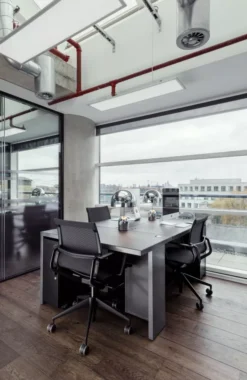 Vitra Tweedekansje - Physix Bureaustoel Trioknit Carbon -Flos Winkel x886x886 tomdixondrsatriumofficescamdenlondon05.jpg.pagespeed.ic .13XprOSijl