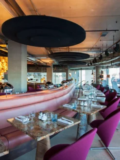 Normann Copenhagen Friends Peper- En Zoutstel -Flos Winkel x886x886 tomdixondrseclecticrestaurantparis05.jpg.pagespeed.ic .e0NPK1tXtj