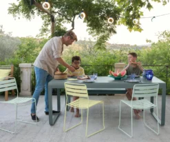 Fermob Bellevie Tuintafel 196x90 Cotton White 27 Fermob Bellevie Tuintafel 196x90 Cotton White -Flos Winkel x886x886 tuintrend garden festival 2.jpg.pagespeed.ic .wmmrXdBUz