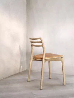 VIPP Vipp481 Cabin Eetkamerstoel Sand -Flos Winkel x886x886 vipp vipp481 cabin eetkamerstoel leer.jpg.pagespeed.ic .uxE rEnZyC