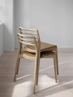 VIPP Vipp481 Cabin Eetkamerstoel Sand -Flos Winkel x886x886 vipp vipp481 cabin eetkamerstoel11.jpg.pagespeed.ic .ip8qBXcLhR