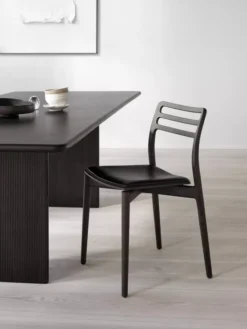 VIPP Vipp481 Cabin Eetkamerstoel Sand -Flos Winkel x886x886 vipp vipp481 cabin eetkamerstoel6.jpg.pagespeed.ic .TUNNKkxTlU