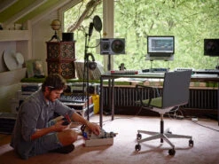 Vitra .04 Bureaustoel Rood -Flos Winkel x886x886 vitra 04 bureaustoel sfeer 2.jpg.pagespeed.ic .hmaW3hwSpq