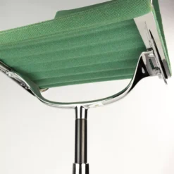 Vitra EA 103 Stoel Poppy Ijsblauw/ivoor, Onderstel Verchroomd -Flos Winkel x886x886 vitra ea 103 stoel detail 4.jpg.pagespeed.ic .YwEvi6vZhN