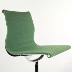 Vitra EA 103 Stoel Poppy Ijsblauw/ivoor, Onderstel Verchroomd -Flos Winkel x886x886 vitra ea 103 stoel detail.jpg.pagespeed.ic .cwt4NMLR7G