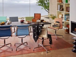 Vitra EA 103 Stoel Poppy Ijsblauw/ivoor, Onderstel Verchroomd -Flos Winkel x886x886 vitra eames aluminium ea103 stoel sfeer 3.jpg.pagespeed.ic .EwqhOPj0At