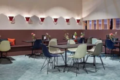 Vitra Eames DSR Fiberglass Stoel Zwart Onderstel, Navy Blue -Flos Winkel x886x886 vitra eames dsr fiberglass stoel met verchroomd onderstel2.jpg.pagespeed.ic .cQpjxY mqS